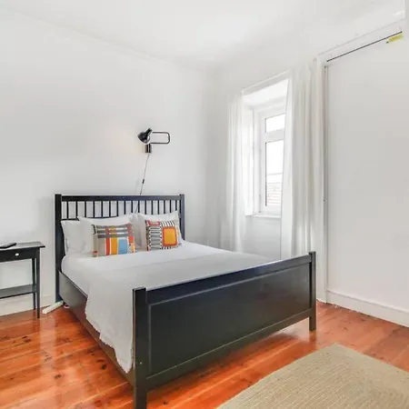 Charming City Center Apartment Lisbon