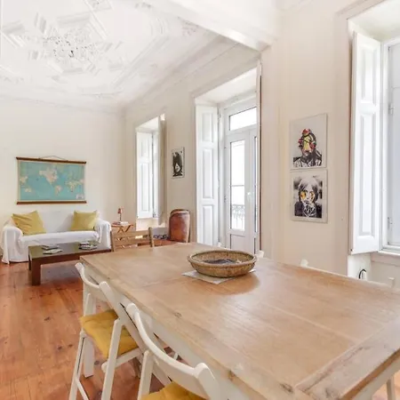 Charming City Center Apartment Lisbon
