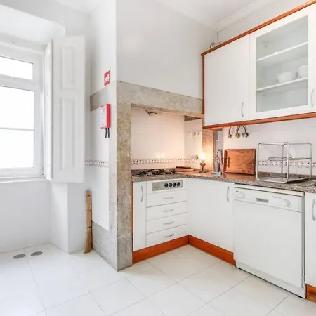 Charming City Center Apartment Lisbon