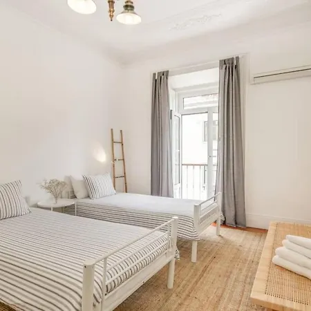 Charming City Center Apartment Lisbon